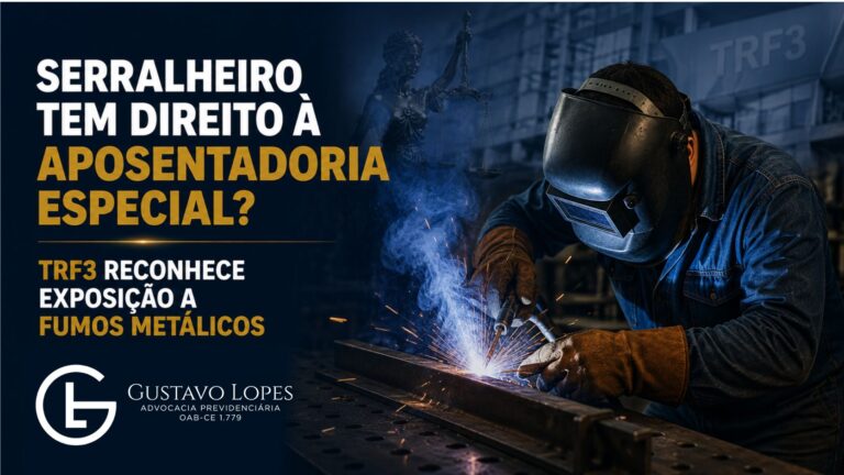 Arte institucional em tons de azul-marinho, branco e dourado com o título “Serralheiro Tem Direito à Aposentadoria Especial? TRF3 Reconhece Exposição a Fumos Metálicos”. À direita, serralheiro utilizando máscara de solda, luvas e equipamentos de proteção durante atividade de soldagem, com faíscas e fumos metálicos característicos do processo. Na parte inferior esquerda, a logomarca do escritório Gustavo Lopes Advocacia Previdenciária. A imagem aborda o reconhecimento judicial da exposição ocupacional a fumos metálicos como fundamento para a concessão da aposentadoria especial.
